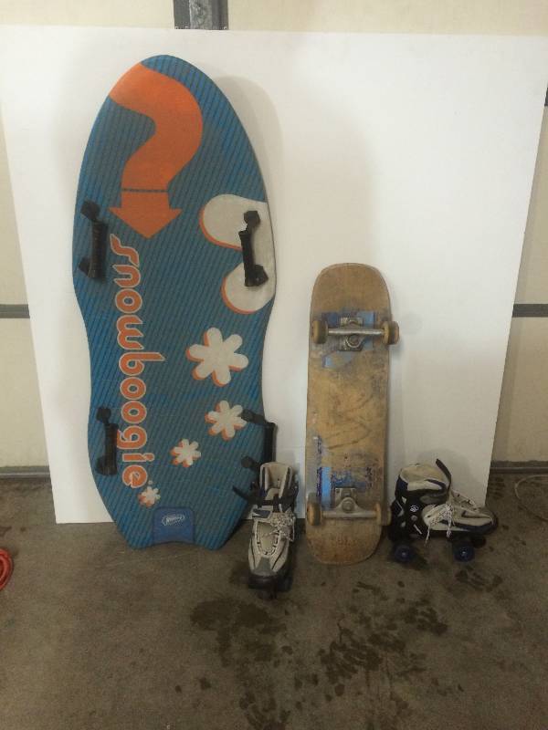 lot 45 image: Skateboard, Roller Skates, Snowboogie