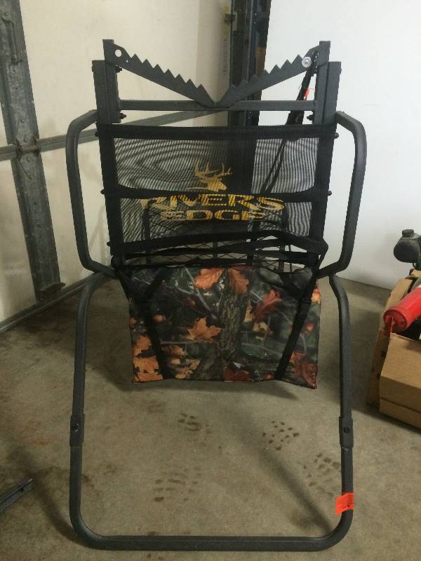 lot 64 image: Rivers Edge Ladder Stand