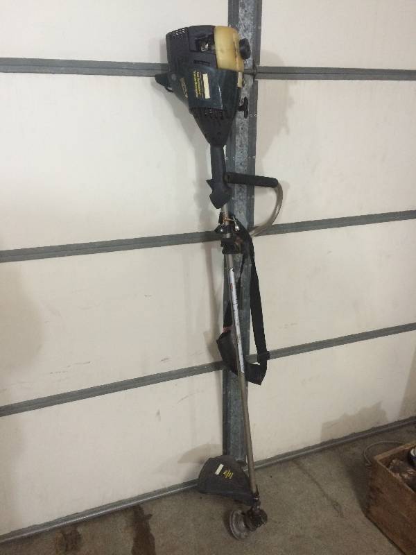 lot 75 image: Craftsman Weed Eater
