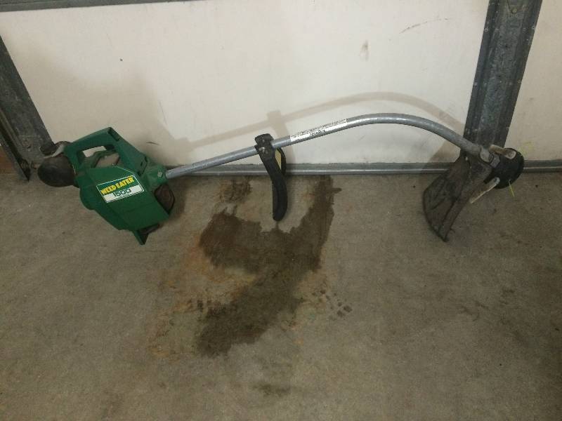 lot 76 image: Weed Eater