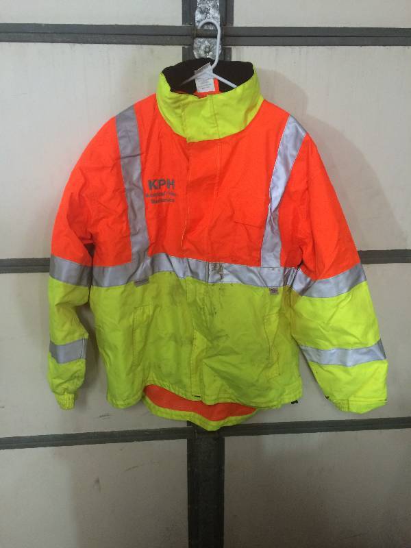 lot 89 image: Class 3 Safety Coat