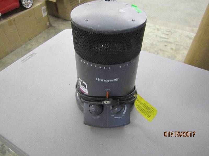 lot 4 image: Honeywell Surround Heat Heater -pow...