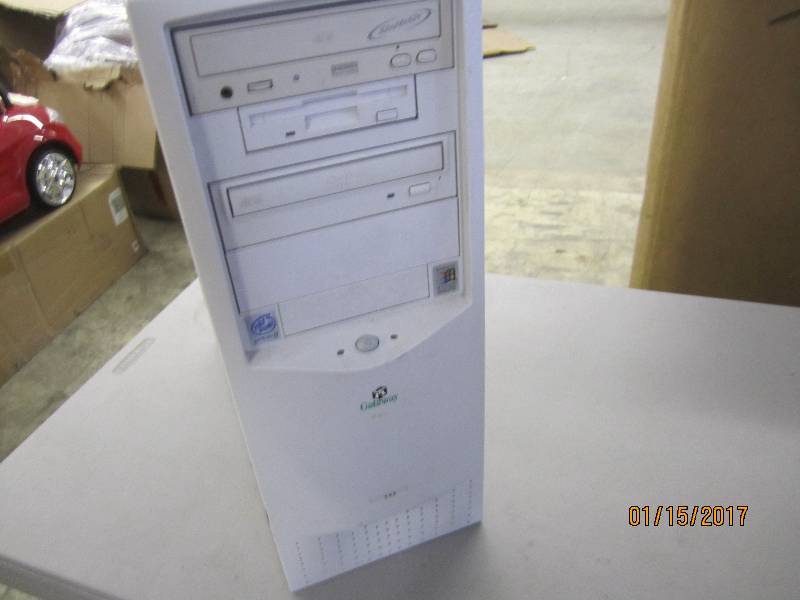 lot 8 image: Gateway Computer Tower, powers on...
