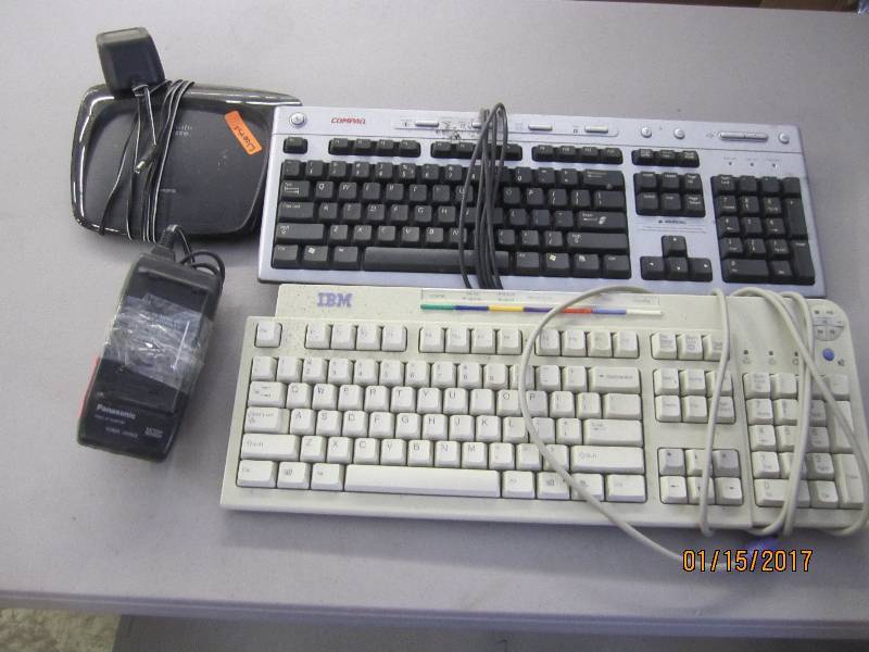 lot 17 image: Compaq Keyboard, IBM Keyboard, Cisc...