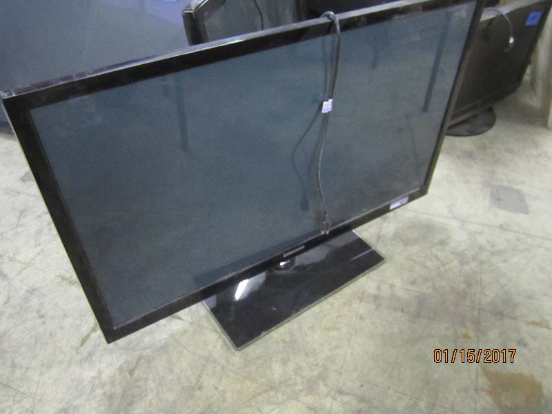 lot 38 image: Samsung 42 inch HDMI TV with Plasma...