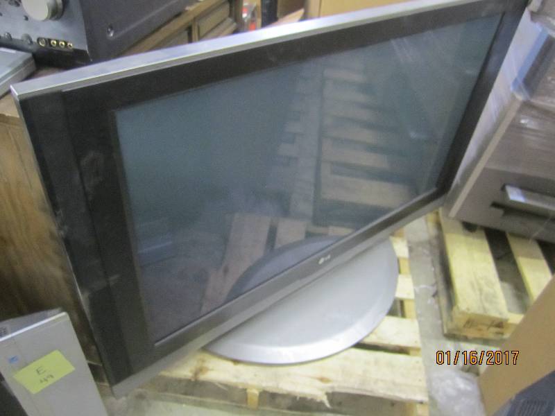 lot 50 image: LG 42 inch Plasma TV -tested...