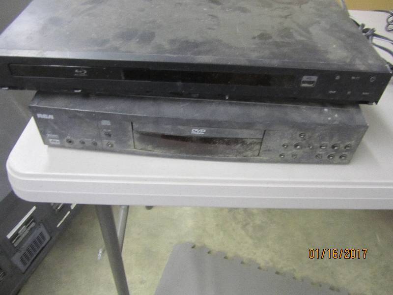lot 66 image: Blu-Ray Player , RCA DVD Player pow...