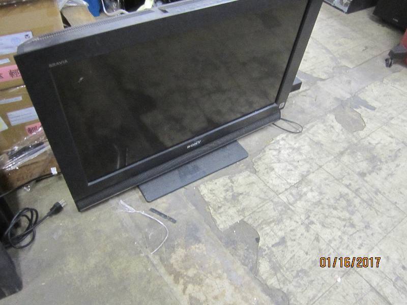 lot 87 image: Sony 32 inch TV tested ...