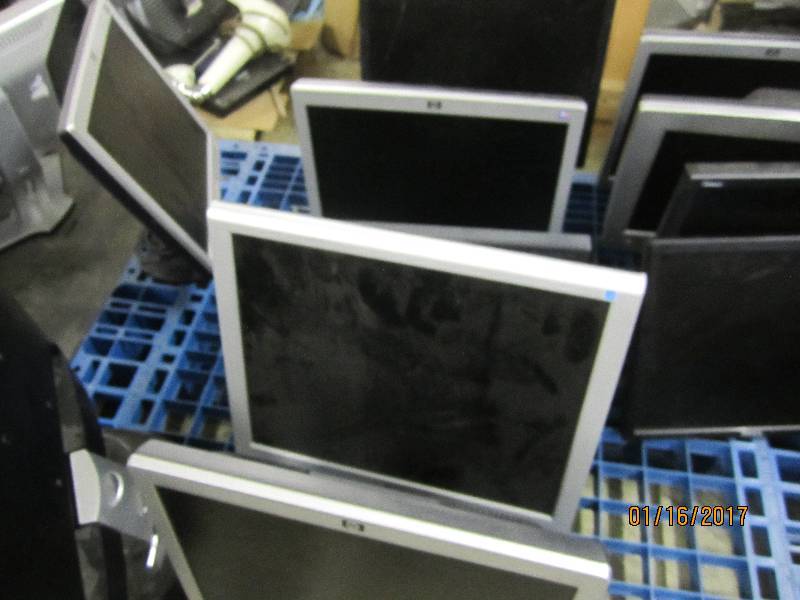 lot 108 image: Lot of 5 working monitors ...
