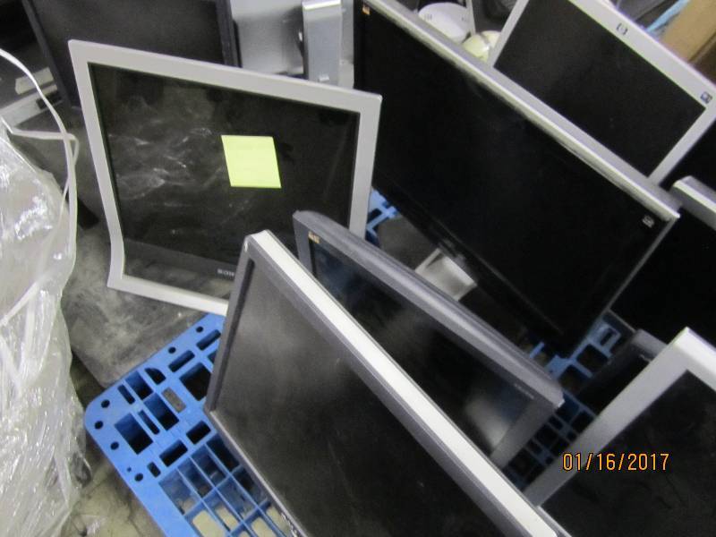 lot 109 image: Lot of 5 working monitors , 1 has l...