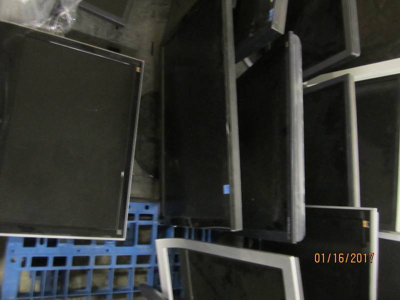 lot 110 image: Lot of 5 working monitors ...