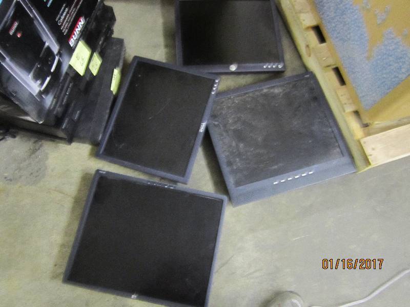 lot 112 image: Lot of 4 working monitors ...