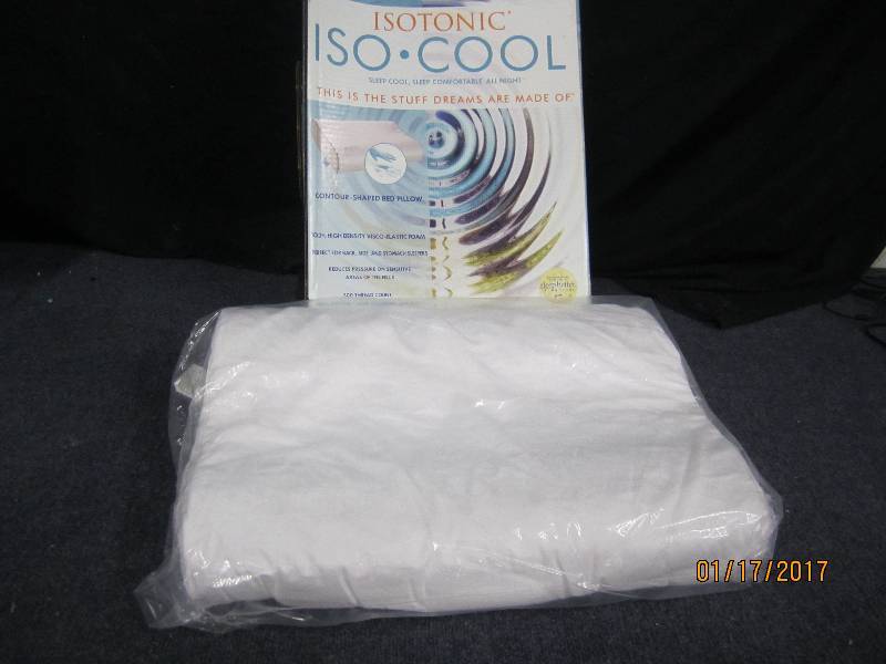 lot 118 image: Isotonic Isocool Contour Pillow...