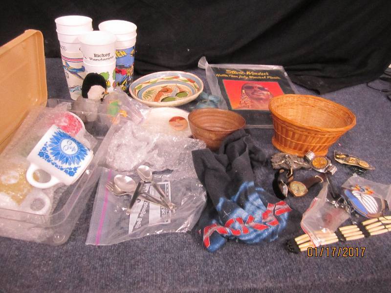 lot 120 image: Mixed Lot Stevie Wonder Collectibl...