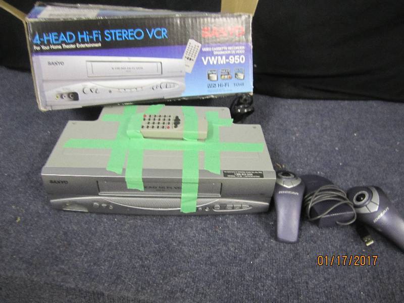 lot 141 image: Sanyo Stereo VCR , 0 Gear Controll...