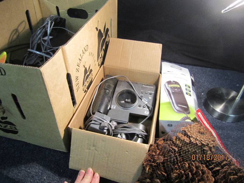 lot 147 image: Panasonic Bases & Handsets, Silver ...