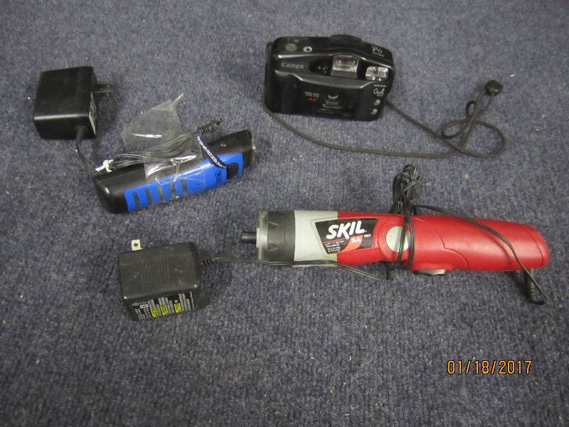 lot 176 image: Lot of 3  Wahl Trimmer, Canon Sure...