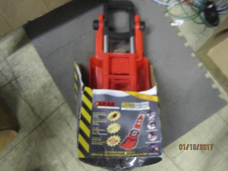 lot 185 image: Skar Multi Function Snow Shovel...