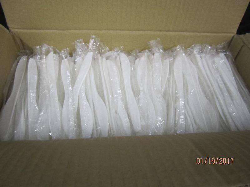 lot 206 image: Case of 1000 Solo Medium Weight Pla...
