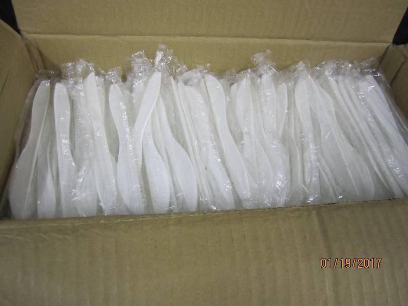 lot 208 image: Case of 1000 Solo Medium Weight Pla...