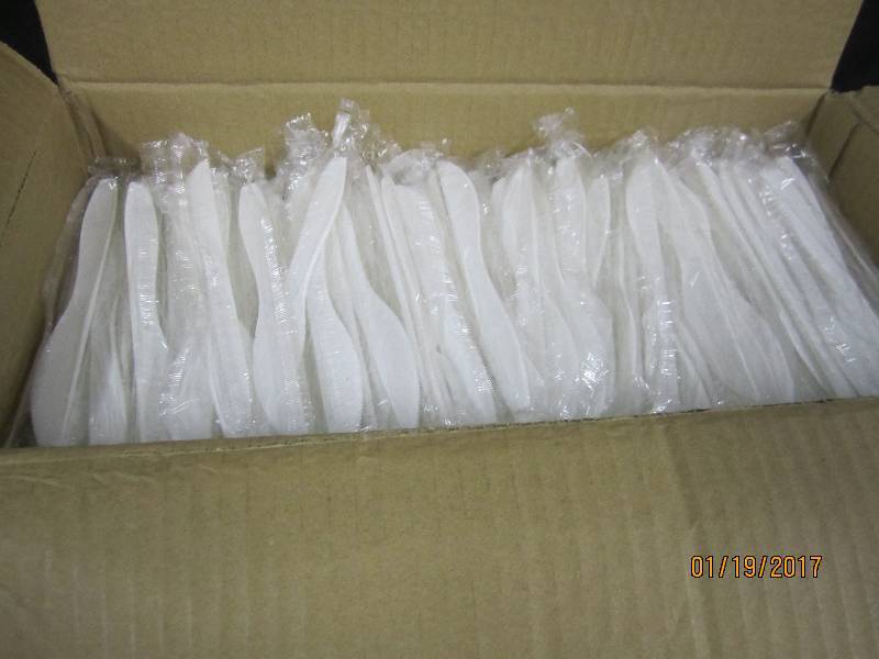 lot 209 image: Case of 1000 Solo Medium Weight Pla...