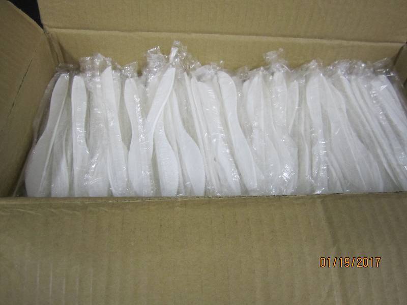 lot 210 image: Case of 1000 Solo Medium Weight Pla...