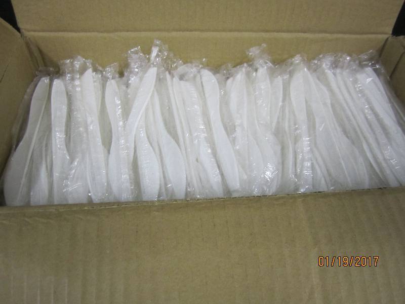 lot 211 image: Case of 1000 Solo Medium Weight Pla...