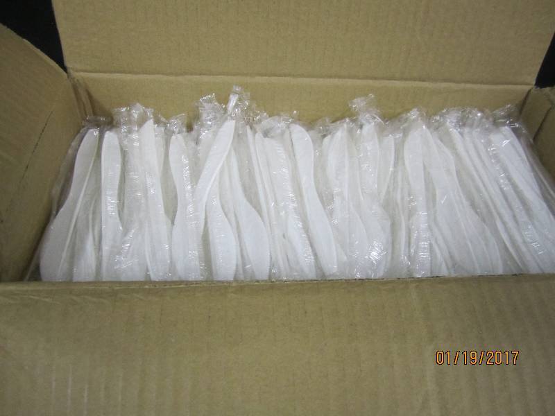 lot 212 image: Case of 1000 Solo Medium Weight Pla...