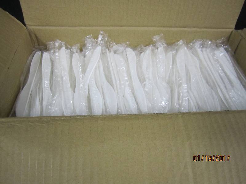 lot 213 image: Case of 1000 Solo Medium Weight Pla...