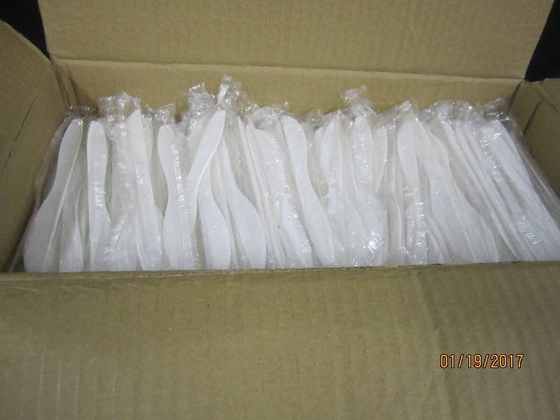 lot 214 image: Case of 1000 Solo Medium Weight Pla...