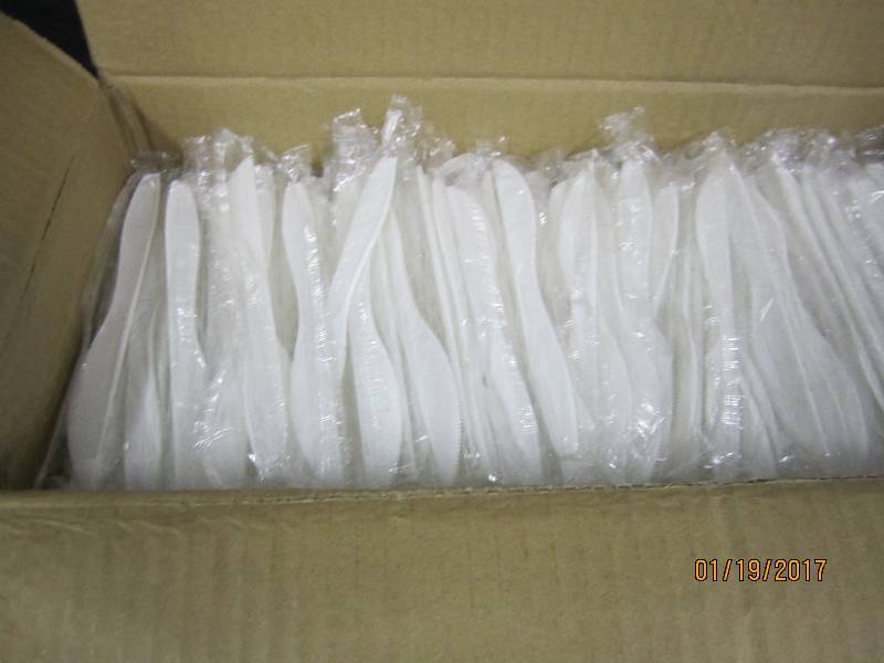 lot 215 image: Case of 1000 Solo Medium Weight Pla...