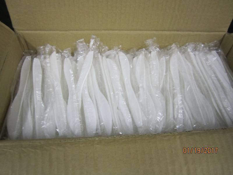 lot 216 image: Case of 1000 Solo Medium Weight Pla...