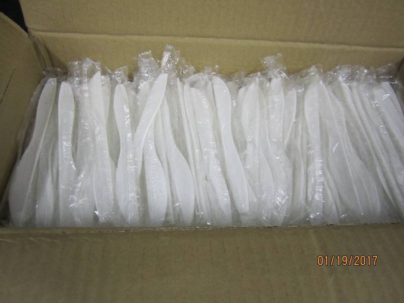 lot 217 image: Case of 1000 Solo Medium Weight Pla...
