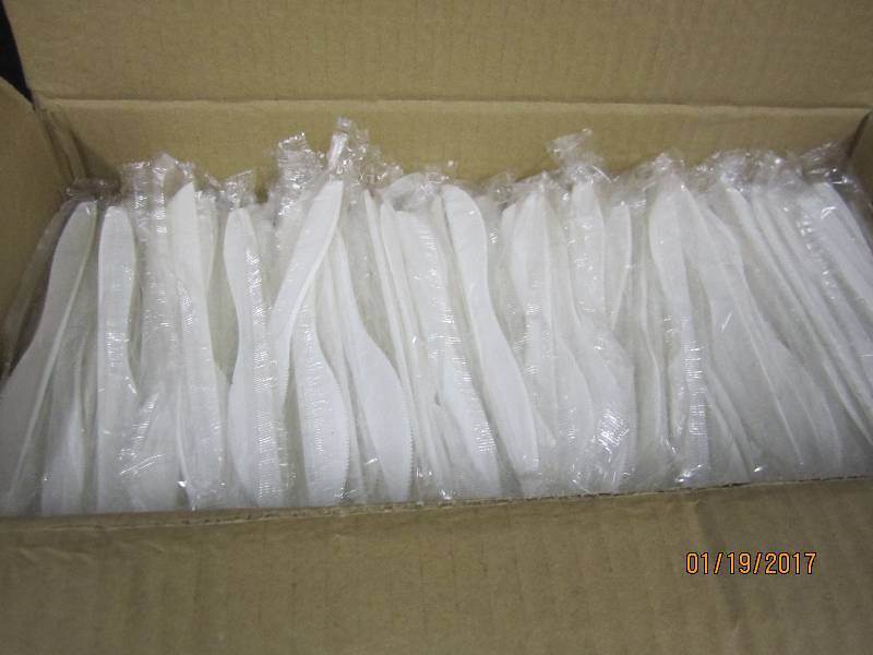 lot 218 image: Case of 1000 Solo Medium Weight Pla...