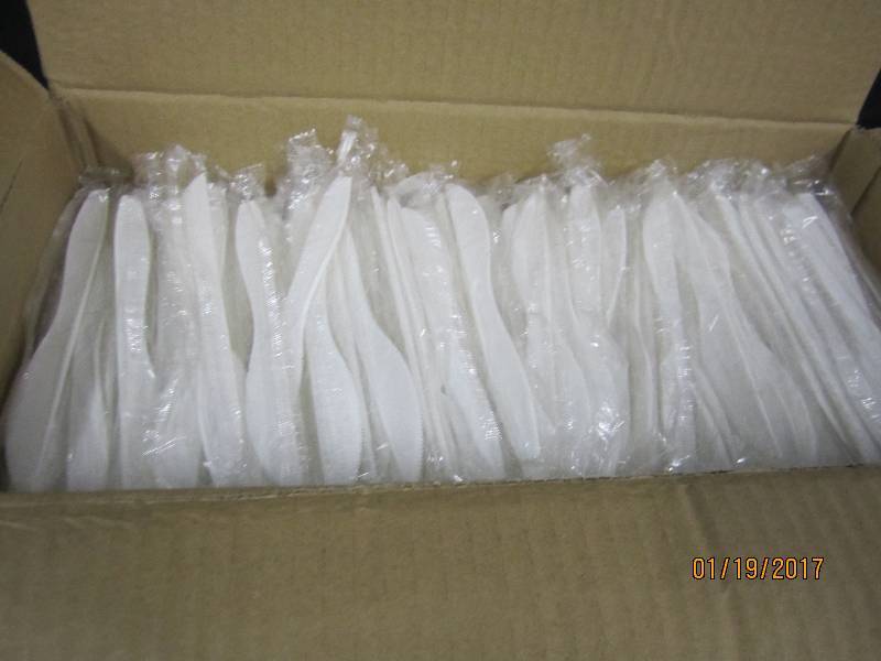 lot 219 image: Case of 1000 Solo Medium Weight Pla...