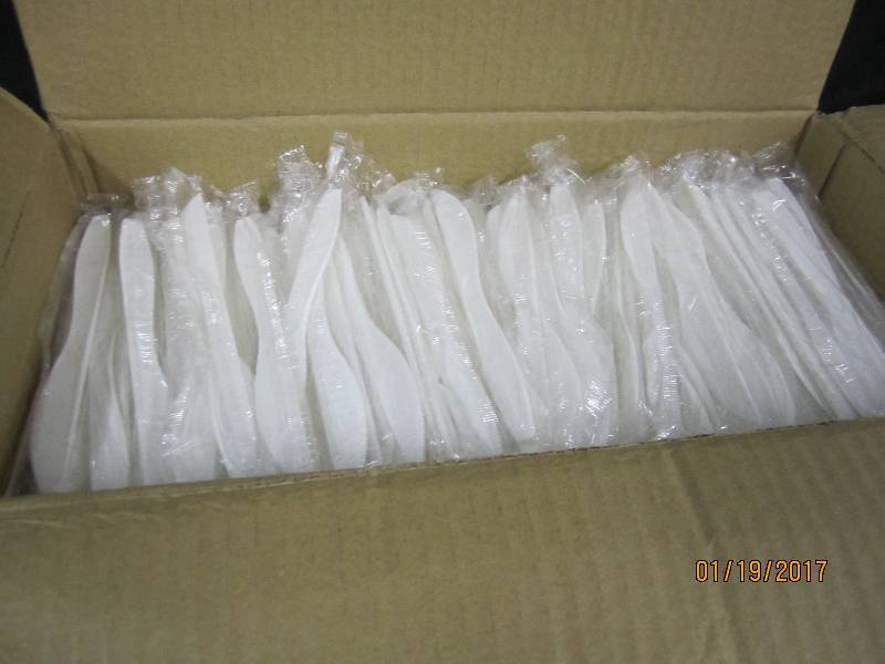 lot 220 image: Case of 1000 Solo Medium Weight Pla...