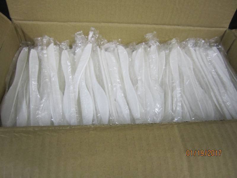 lot 221 image: Case of 1000 Solo Medium Weight Pla...