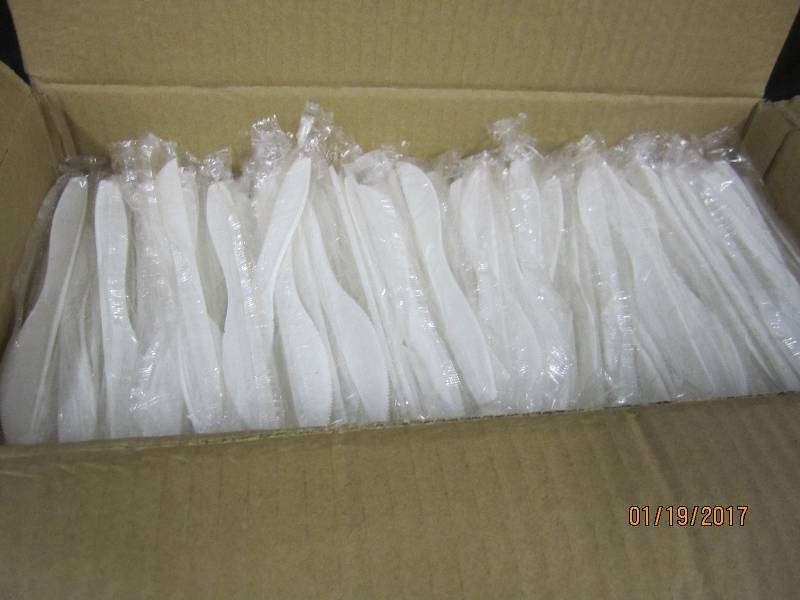 lot 222 image: Case of 1000 Solo Medium Weight Pla...