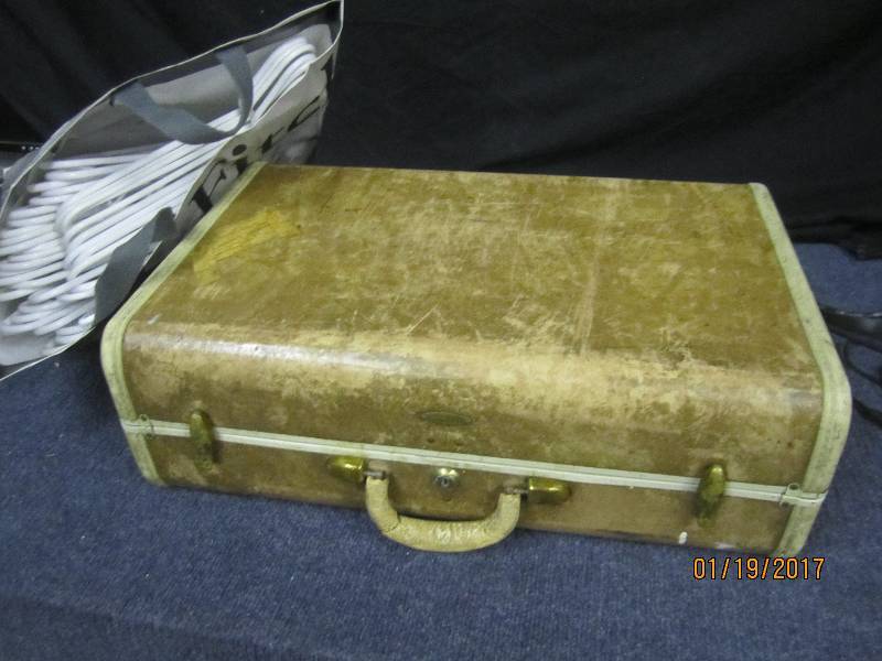 lot 228 image: Vintage Samsonite Suitcase, Bag of ...