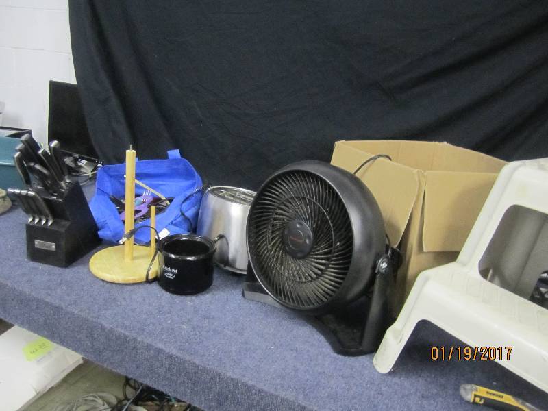 lot 233 image: Cosco stool, Honeywell fan, mini cr...