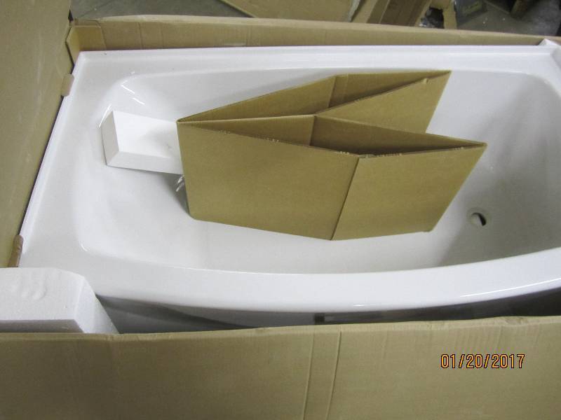 lot 247 image: American Standard Curved Tub 60x32 ...