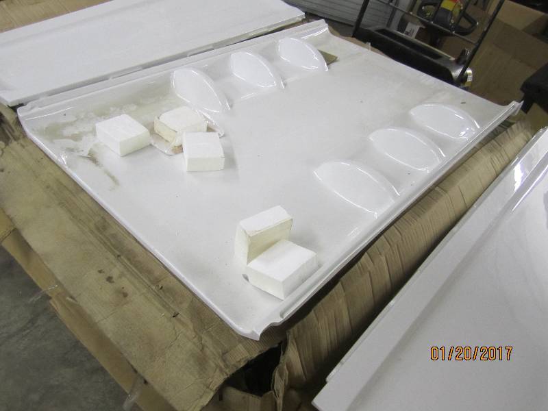 lot 263 image: American Standard Ovation 30 x 48 x...