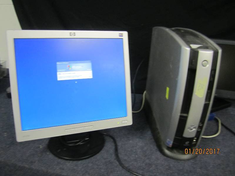 lot 274 image: Gateway E2000 PC with monitor, boot...