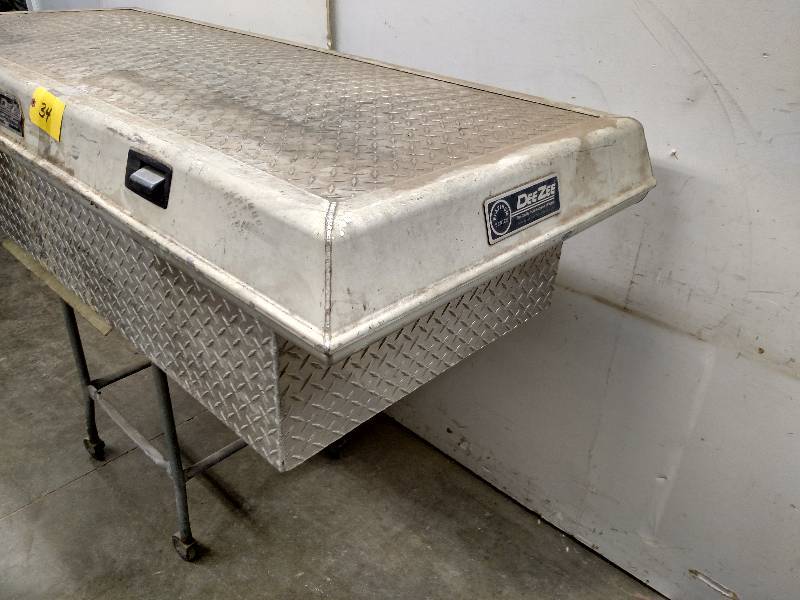 lot 34 image: DeeZee Platinum Series Heavy Duty A...