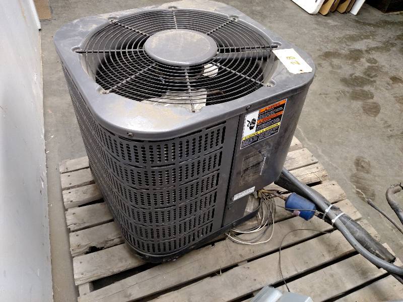 lot 28 image: Air Temp Air Conditioner Unit, Mode...
