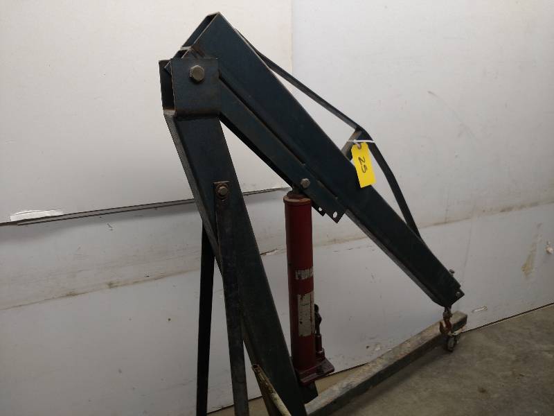 lot 25 image: Cherry Picker, 2000# Capacity, Exte...