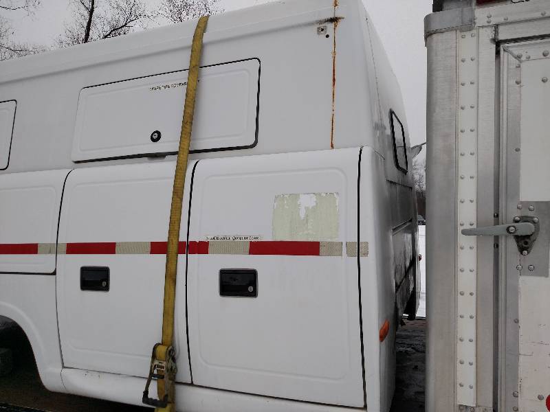 lot 21 image: Reading 12 Utility Body...