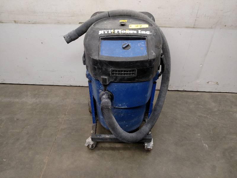 lot 39 image: Nilfisk Alto SQ8 23 Gallon Vacuum, ...