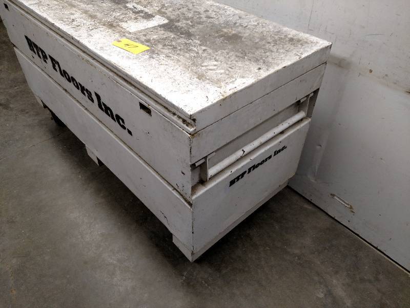 lot 47 image: Rolling Gang Box, 60 x 24 x 24, Nee...