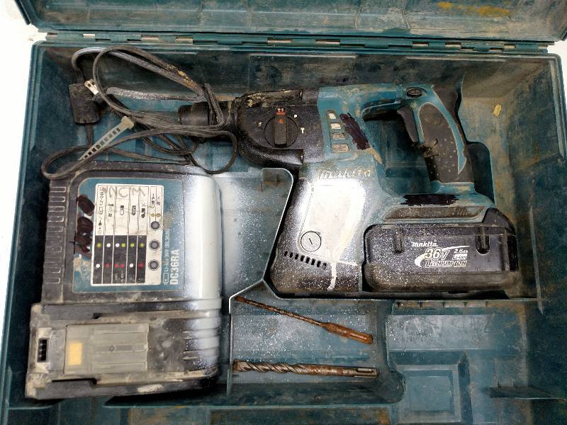 lot 48 image: Makita BHR261 36 Volt Cordless SDS ...